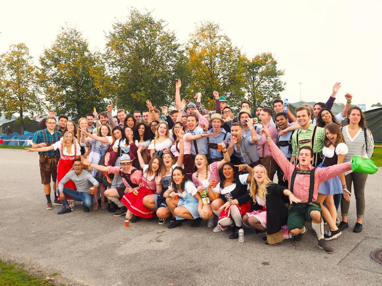 ホテル Festanation Oktoberfest Camp #2 ミュンヘン エクステリア 写真