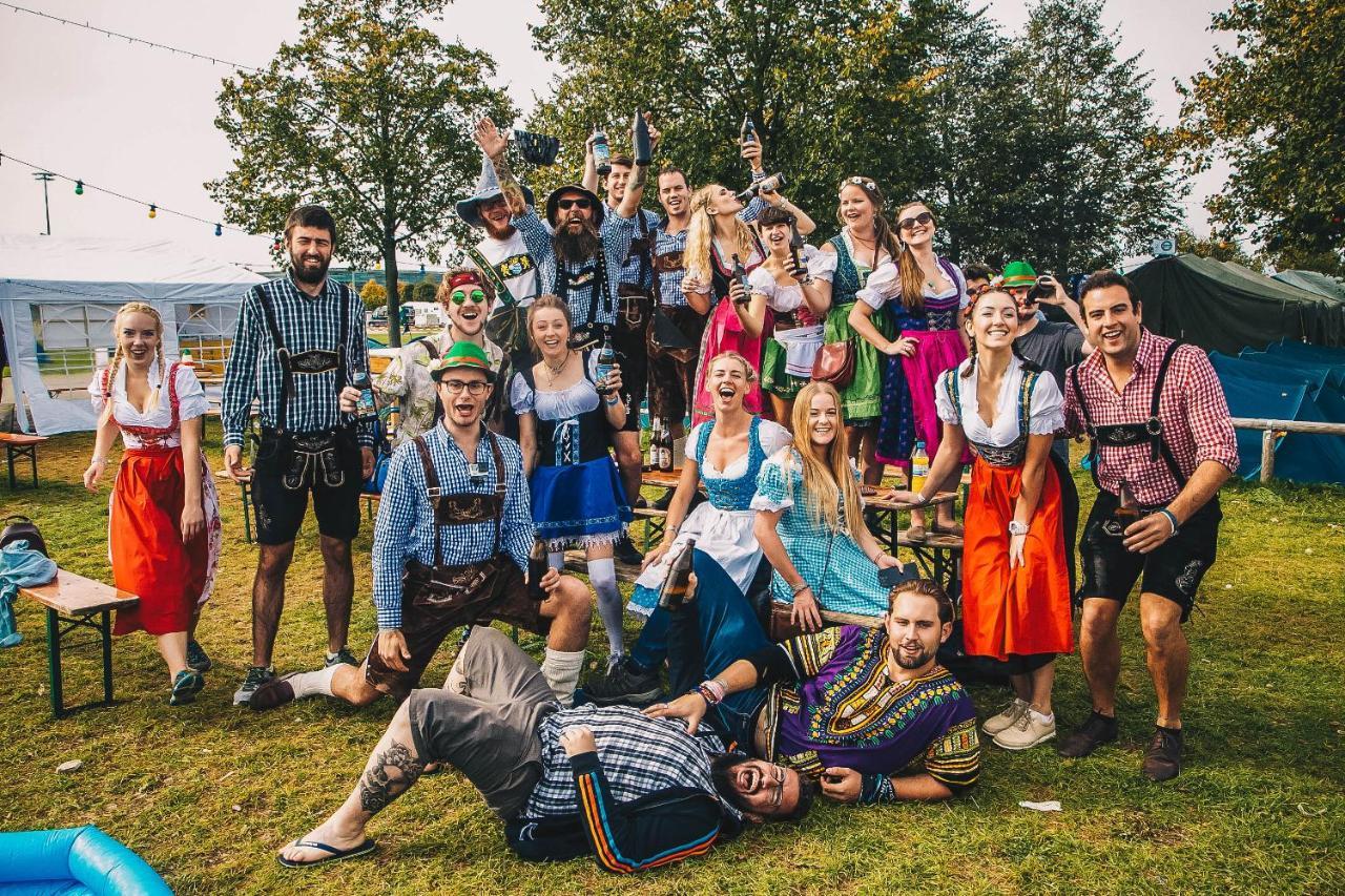ホテル Festanation Oktoberfest Camp #2 ミュンヘン エクステリア 写真
